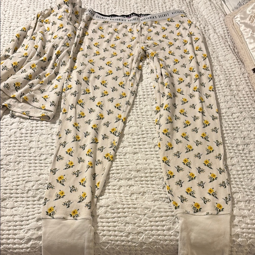 Victoria's Secret women's Pajamas - Cream with Yellow Floral - Picture 5 of 7